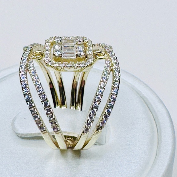 Elegant 18K Gold Unique Women's Ring - Picture 5 of 6